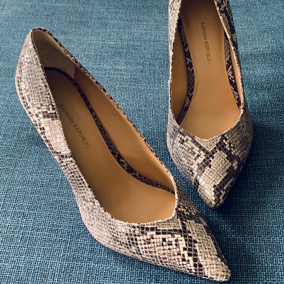 NEW Banana Republic leather heels Size 8M - Picture 1 of 4